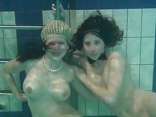 Bouncing boobs lesbo katka e barbara underwater