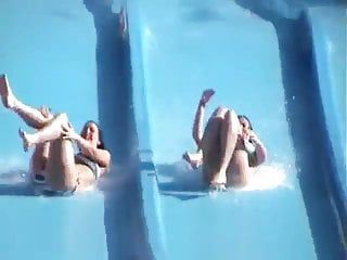 Incredibili paraurti bikini esposti downblouse dalla piscina